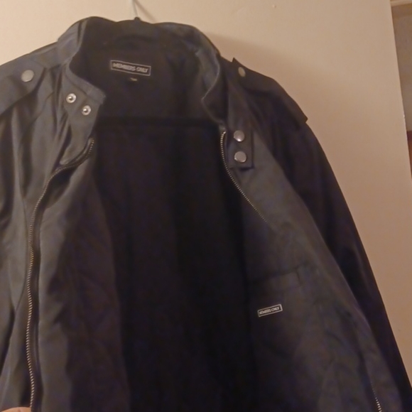 Jacket - Picture 3 of 4